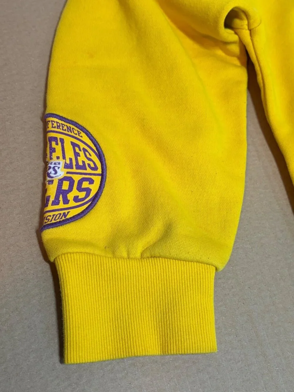 Los Angeles Lakers Yellow Hooded Sweatshirt NBA Logo Western 10-11 years